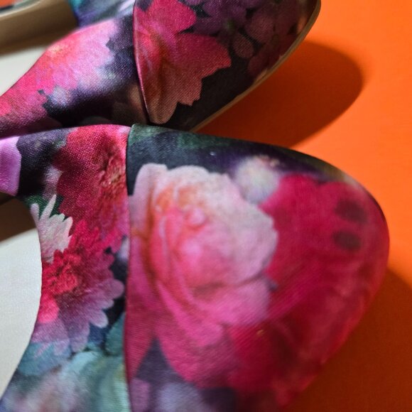 NEW FLORAL SLING BACK FLATS NEVER WORN SIZE 9M - Picture 6 of 10